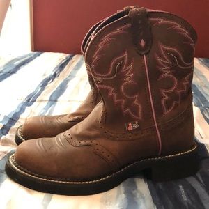 Women’s cowboy boots